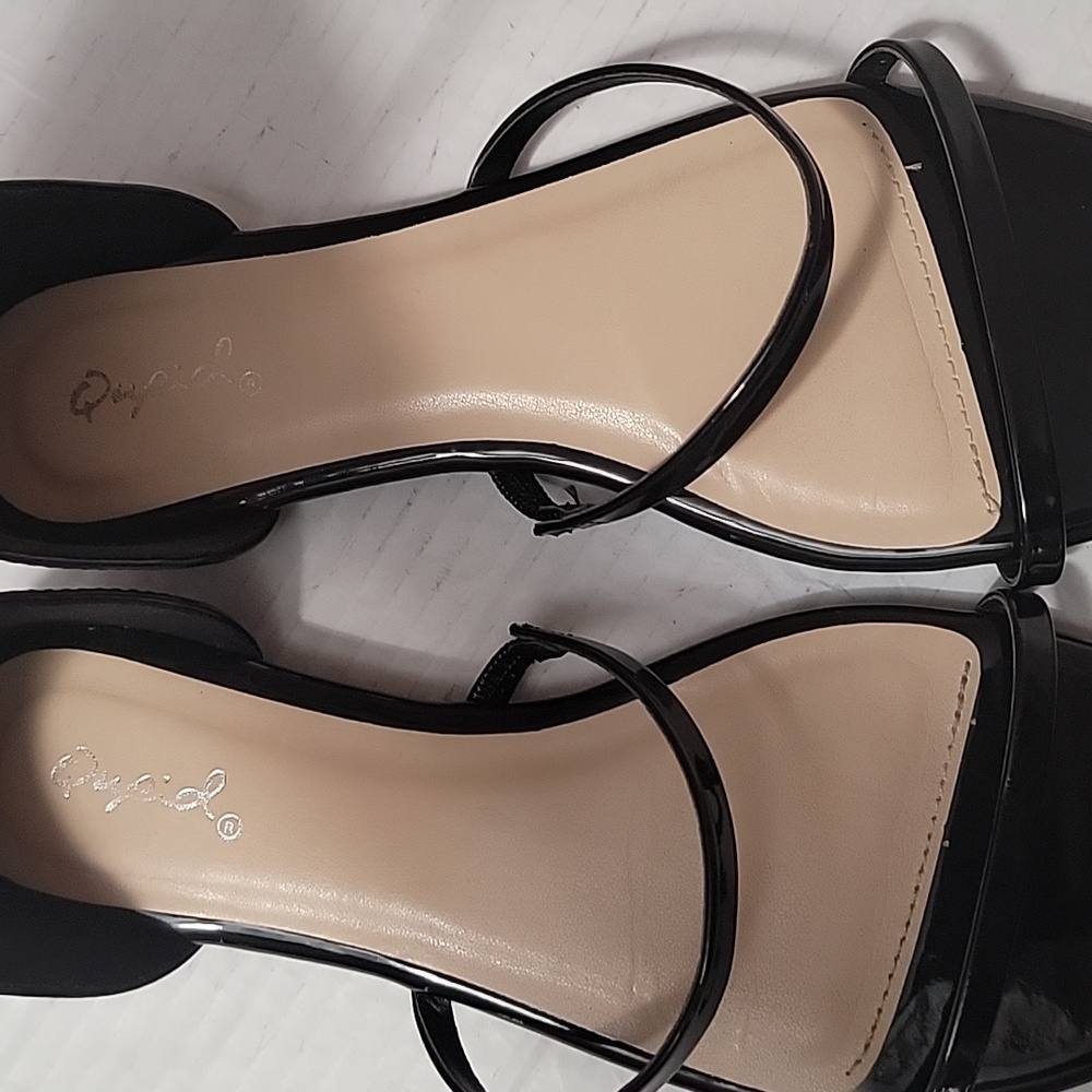 Qupid Black Strappy Sandals Size 7 Like New - Picture 7 of 9